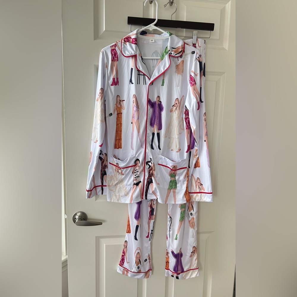 Taylor Swift Print Pajama Set - Picture 2 of 10